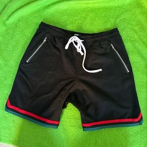 🎁NWOT- mens FBRK 2XL black SHORTS w/ green/red trim